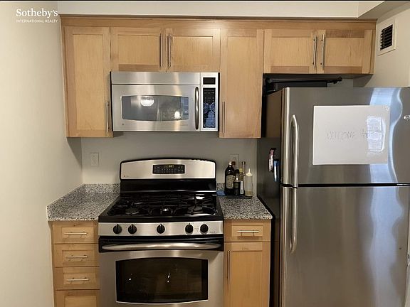 4th image of 516 W 47th St APT S2l