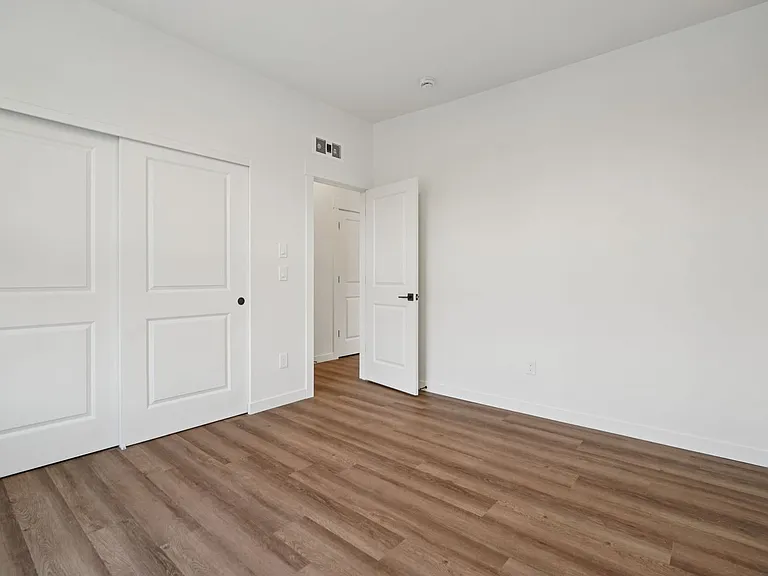 River Park Apartments — Photo 27