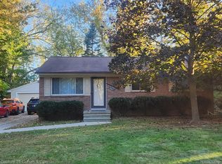 34455 Rhonswood Dr, Farmington Hills, MI 48335