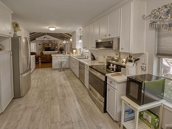 5th image of 2614 Cypress Dr