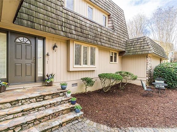 3rd image of 3348 Hunterdon Way SE