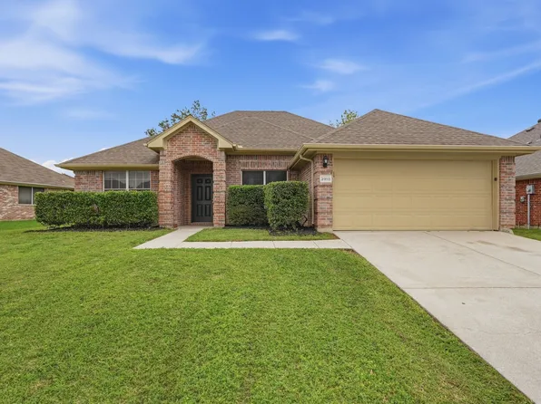 2910 Chisholm Trl, Corinth, TX 76210