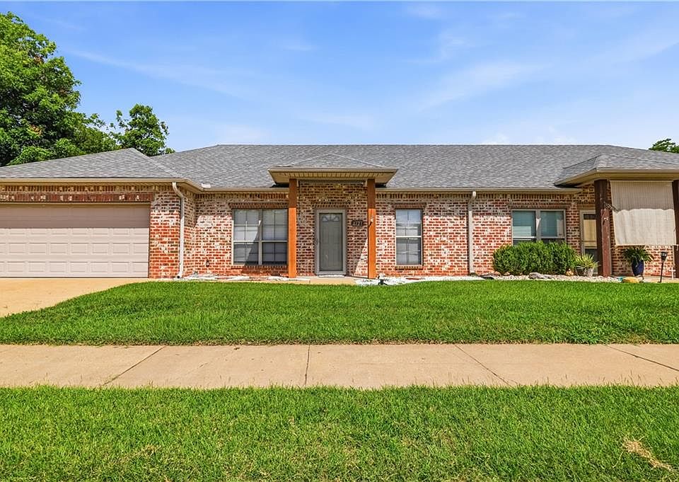 1st image of 6121 Rachelle Dr