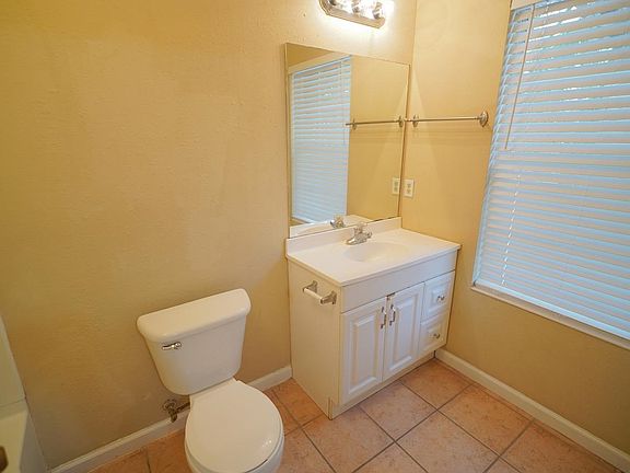 4th image of 845 W Georgia St #2