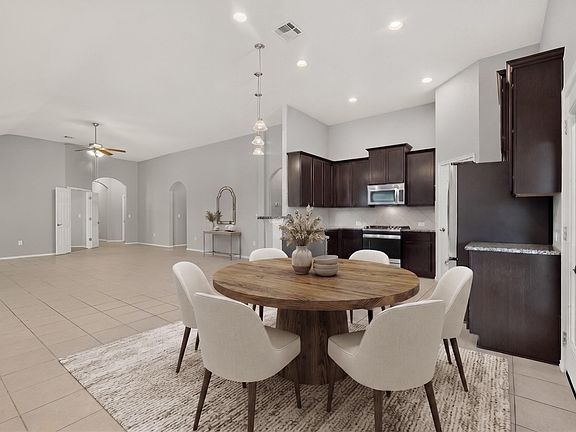 4th image of 499 Eagle Brook Ln