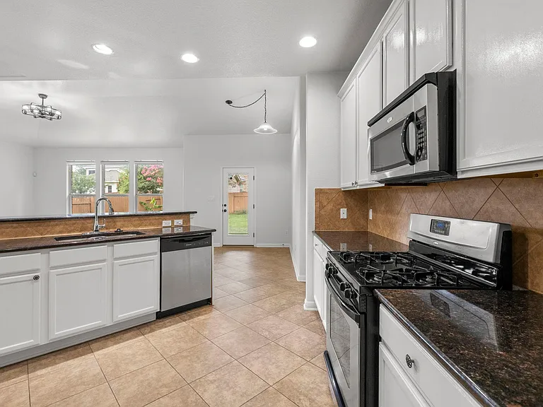 18613 Falcon Pointe Blvd — Photo 9