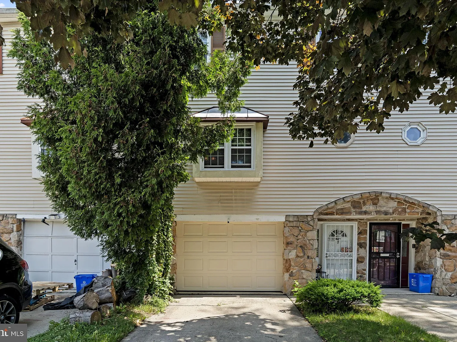 3 bed, 2.5 bath, 1440 sqft, $2,500 — Photo 2