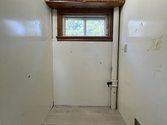 3rd image of 1220 10th Ave S