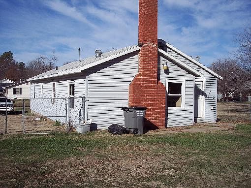 2nd image of 1024 S Ocheese Ave