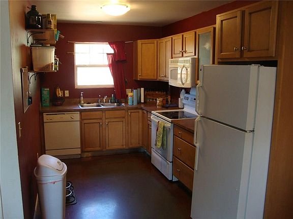 4th image of 3883 Yorkshire Ct N