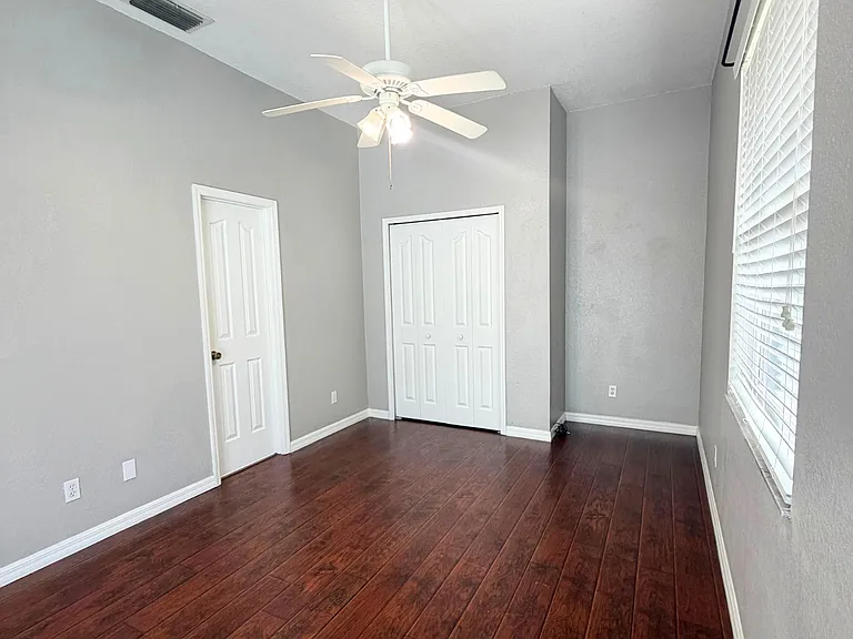 1722 Markham Glen Cir — Photo 7
