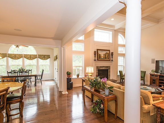 3rd image of 10634 Anglesey Ct