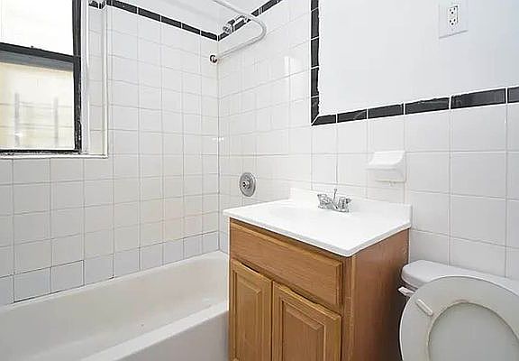 5th image of 144 Bruckner Blvd APT 5C