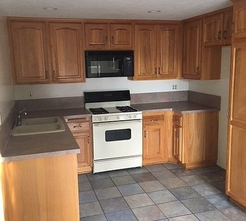 5th image of 15115 Henley Dr #60