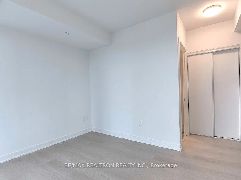 448 Burnhamthorpe Rd W #811 — Photo 11