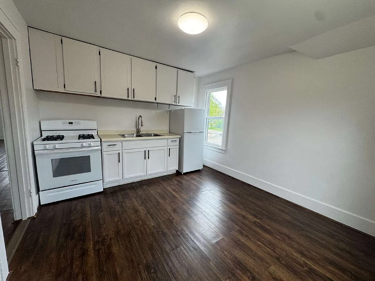 Building Photo - 723 Joliet St #2