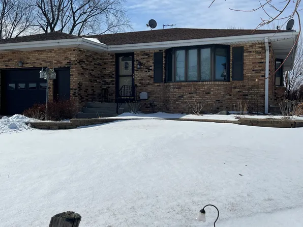 906B Carlisle Dr, Rochelle, IL 61068