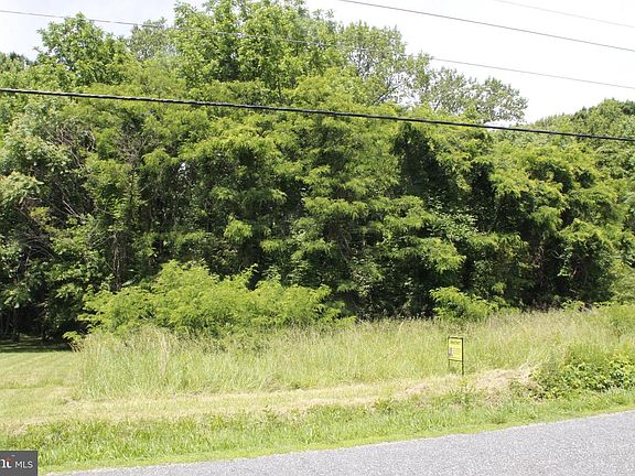 3rd image of 689 Prospect Hill Rd