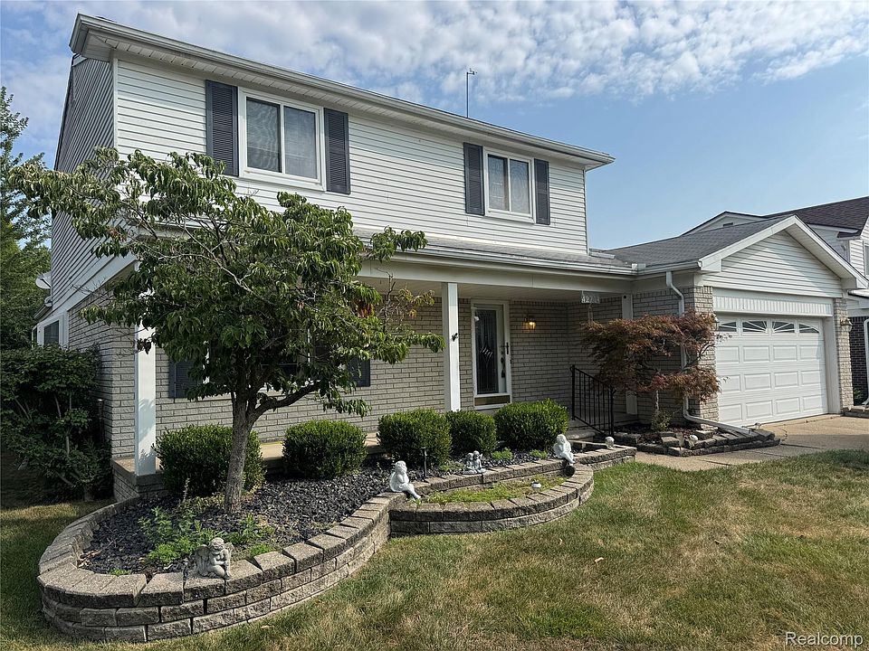 1st image of 42714 Castle Dr