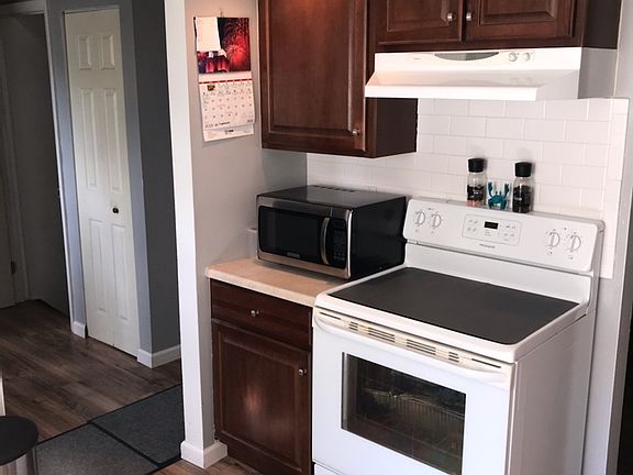 3rd image of 105 Willowick Dr