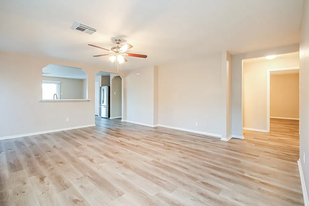 3 bed, 2.0 bath, 1722 sqft, $2,135 — Photo 4