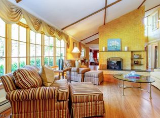 229 Robin Hood Rd, Mountainside, NJ 07092