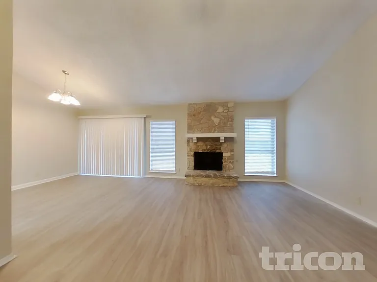 7527 Ledgebrook Dr — Photo 4