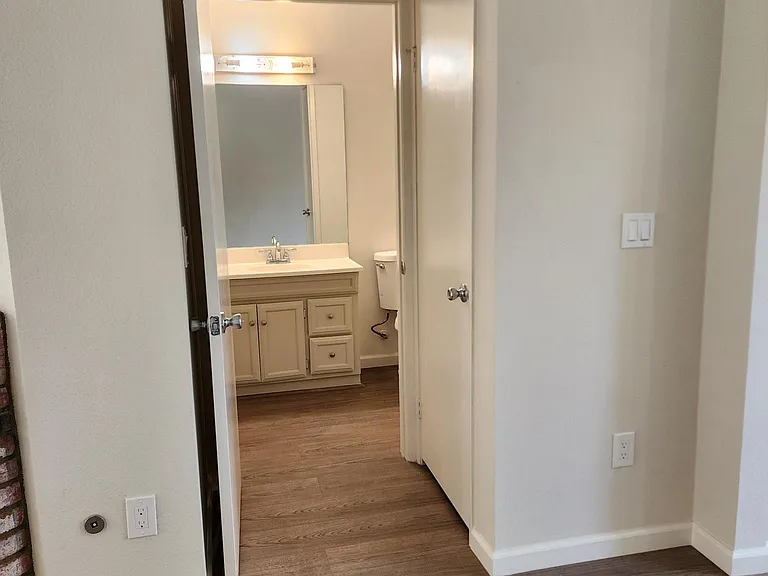 4353 Howard Ave — Photo 7