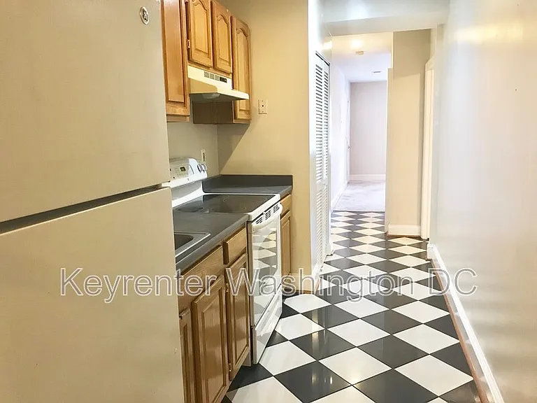 1700 W Virginia Ave NE #3 — Photo 4