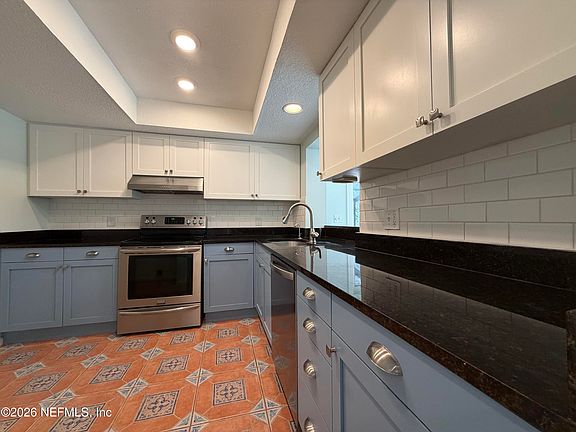 2nd image of 628 MIRAMAR Lane