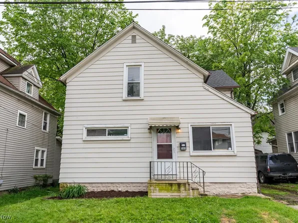 560 Nash St, Akron, OH 44306
