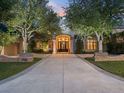 2406 NW Grand Cir, Nichols Hills, OK, 73116