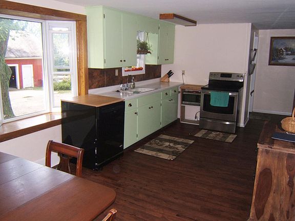 4th image of W310S187 Maple Ave