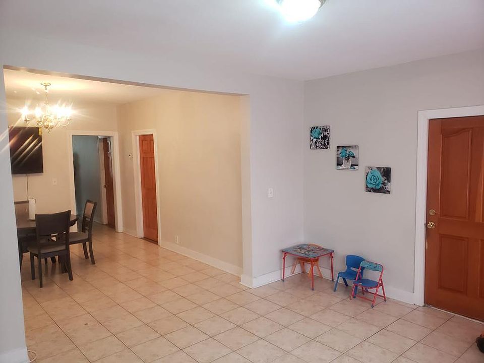 2nd image of 542 McKinley St Floor 1