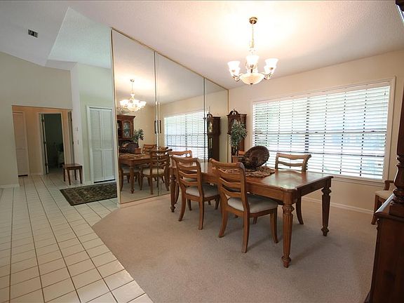 4th image of 810 Cove Park Pl