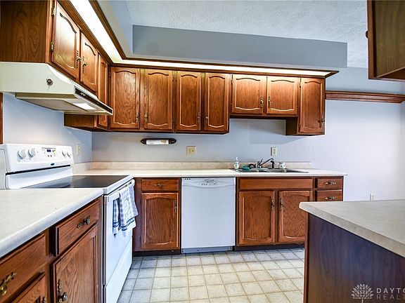 3rd image of 1529 N Regency Dr