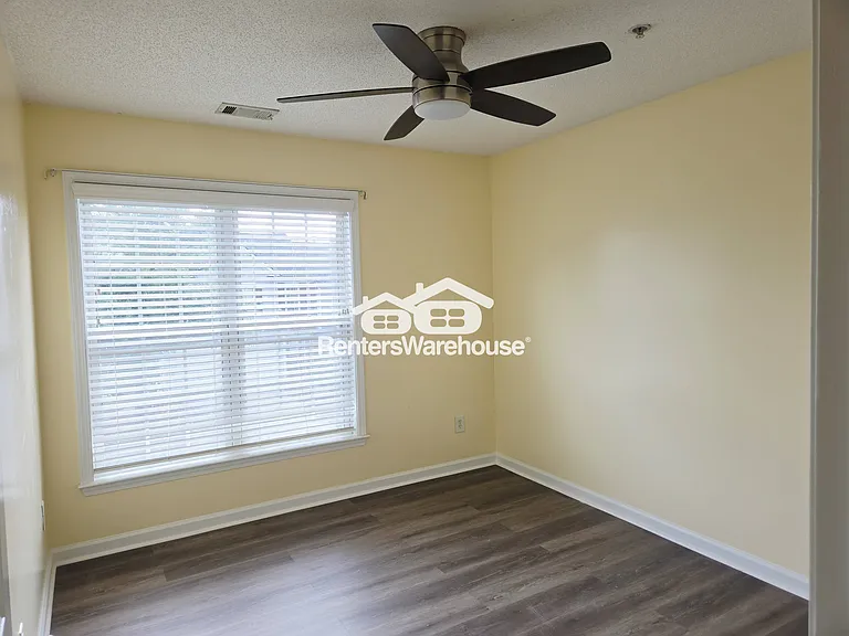 223 Regent Sq — Photo 14