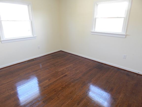 3rd image of 519 Mansfield Dr