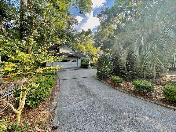 2nd image of 28 Wells East Dr