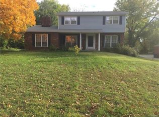 432 Darst Rd, Saint Louis, MO 63135