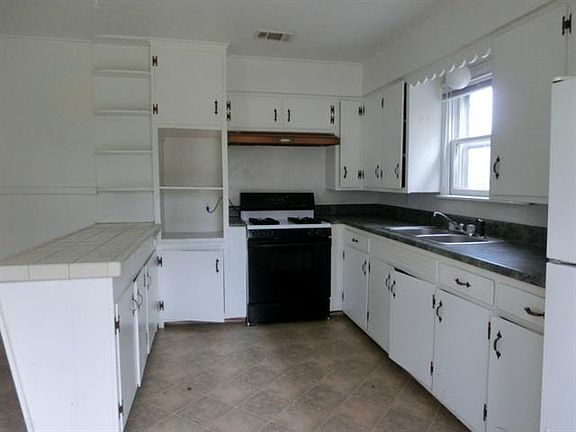 4th image of 2821 W 5th Ave