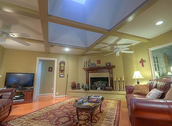 3rd image of 3906 Shady Valley Dr