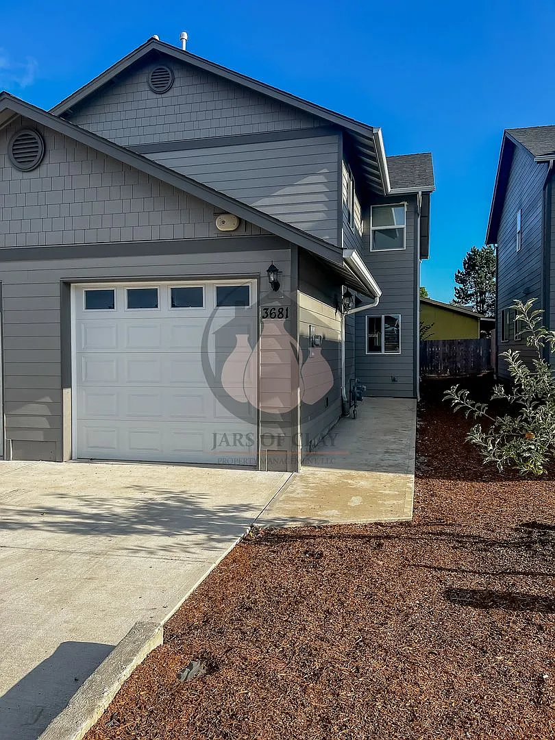 Charming Newer Construction Townhome - Move-in Special — Photo 1