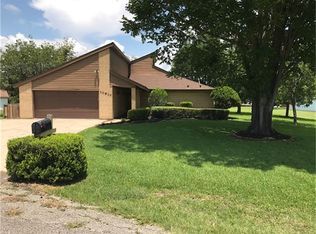 10910 Hillside Dr, Montgomery, TX 77356
