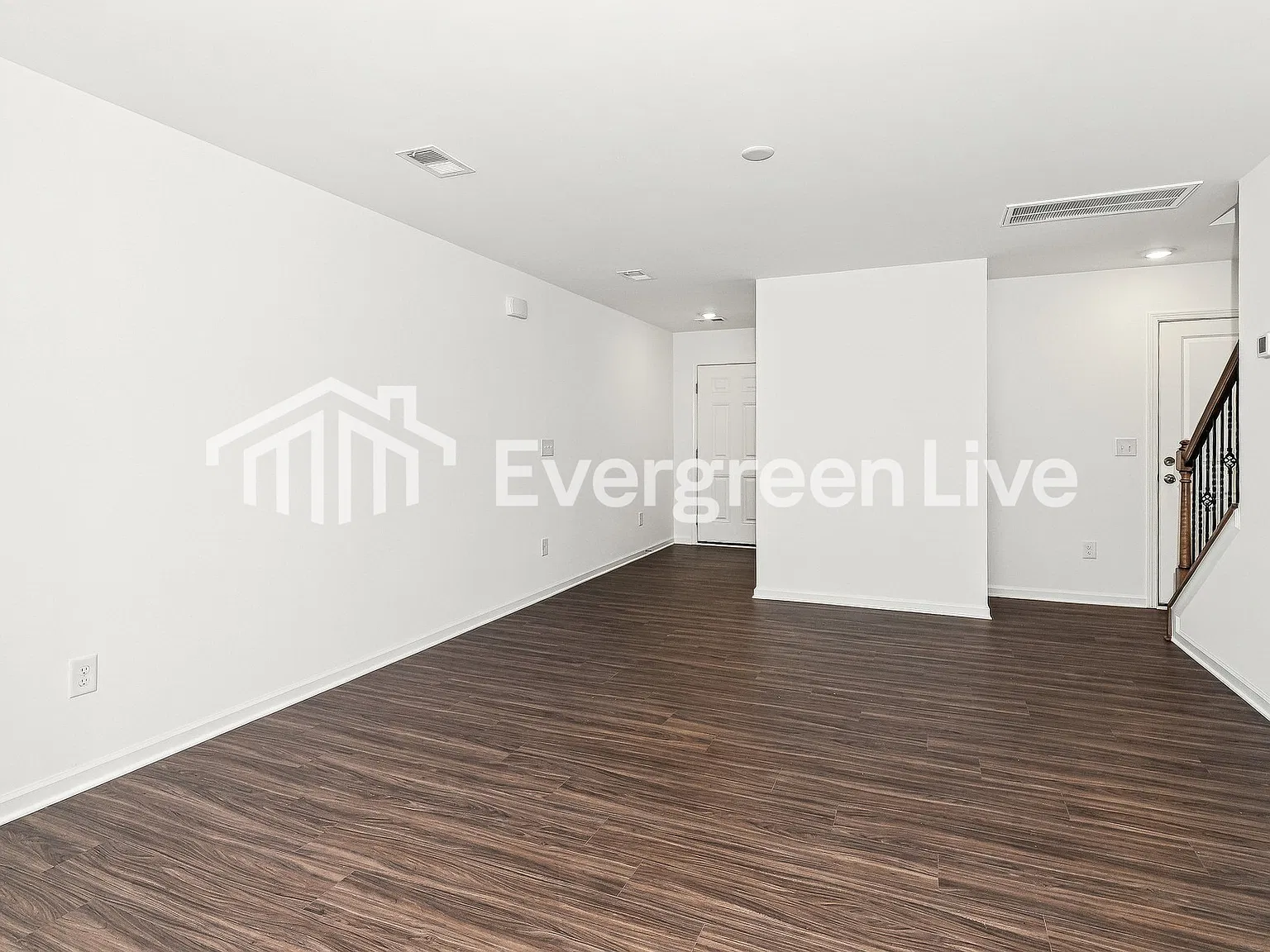 3 bed, 2.5 bath, 1346 sqft, $1,750 — Photo 3
