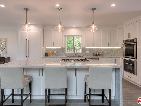 3rd image of 3906 Alta Mesa Dr