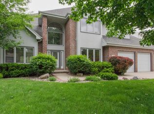 12821 Lincoln Ave, Clive, IA 50325