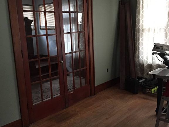 3rd image of 6 Madison St