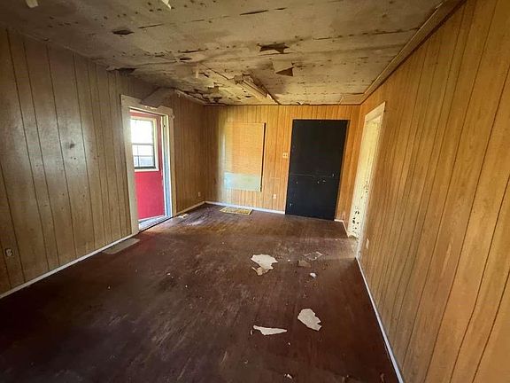 4th image of 204 E Bryan Ave