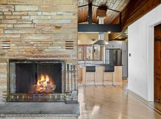 2 Laurel Dr, Stockholm, NJ 07460